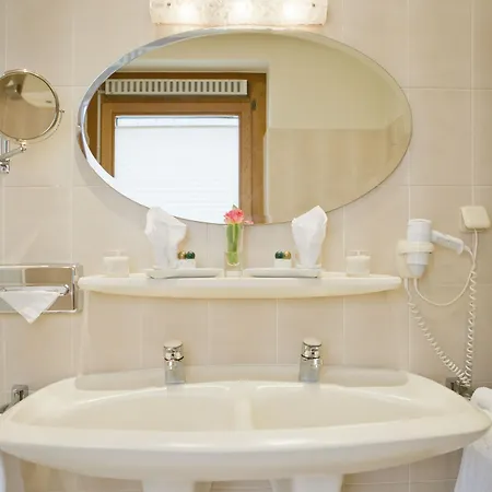 Hotel Central-hotel Kaiserhof 4*